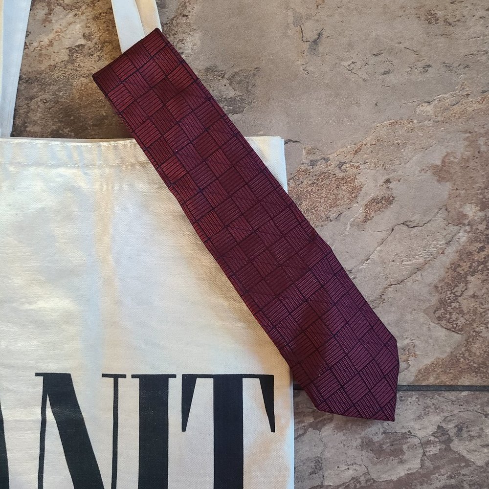 Valentino Vintage 100% Silk Red Patterned Tie